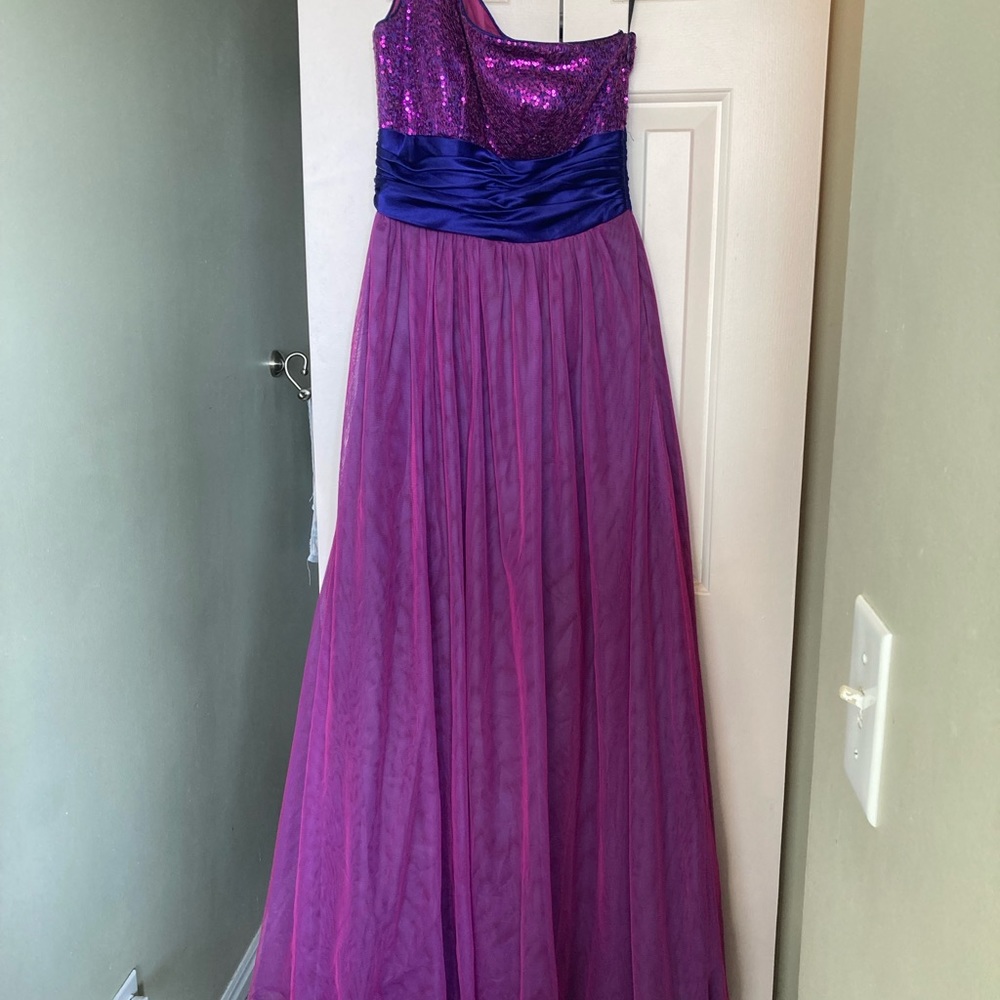 I am selling my gown that I used a couple of times. good condition